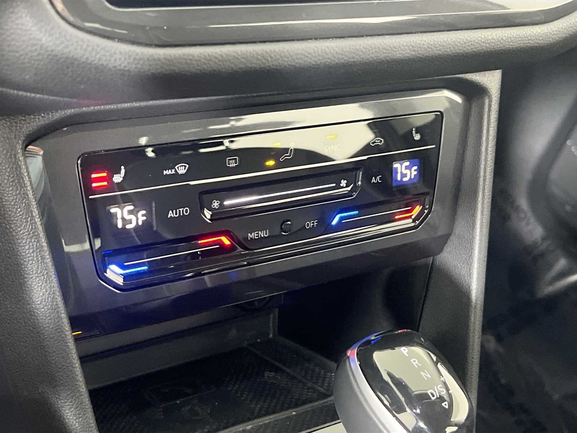 Used 2023 Volkswagen Tiguan SE image 15