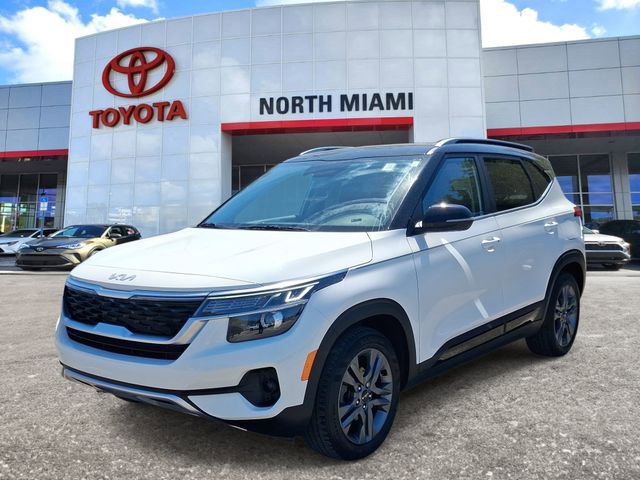 Used 2023 Kia Seltos S w/ Navigation Package image 2