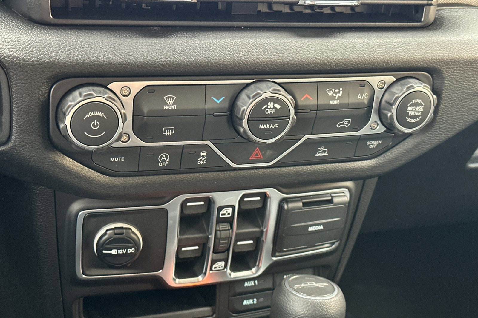 New 2026 Jeep Gladiator Sport image 18