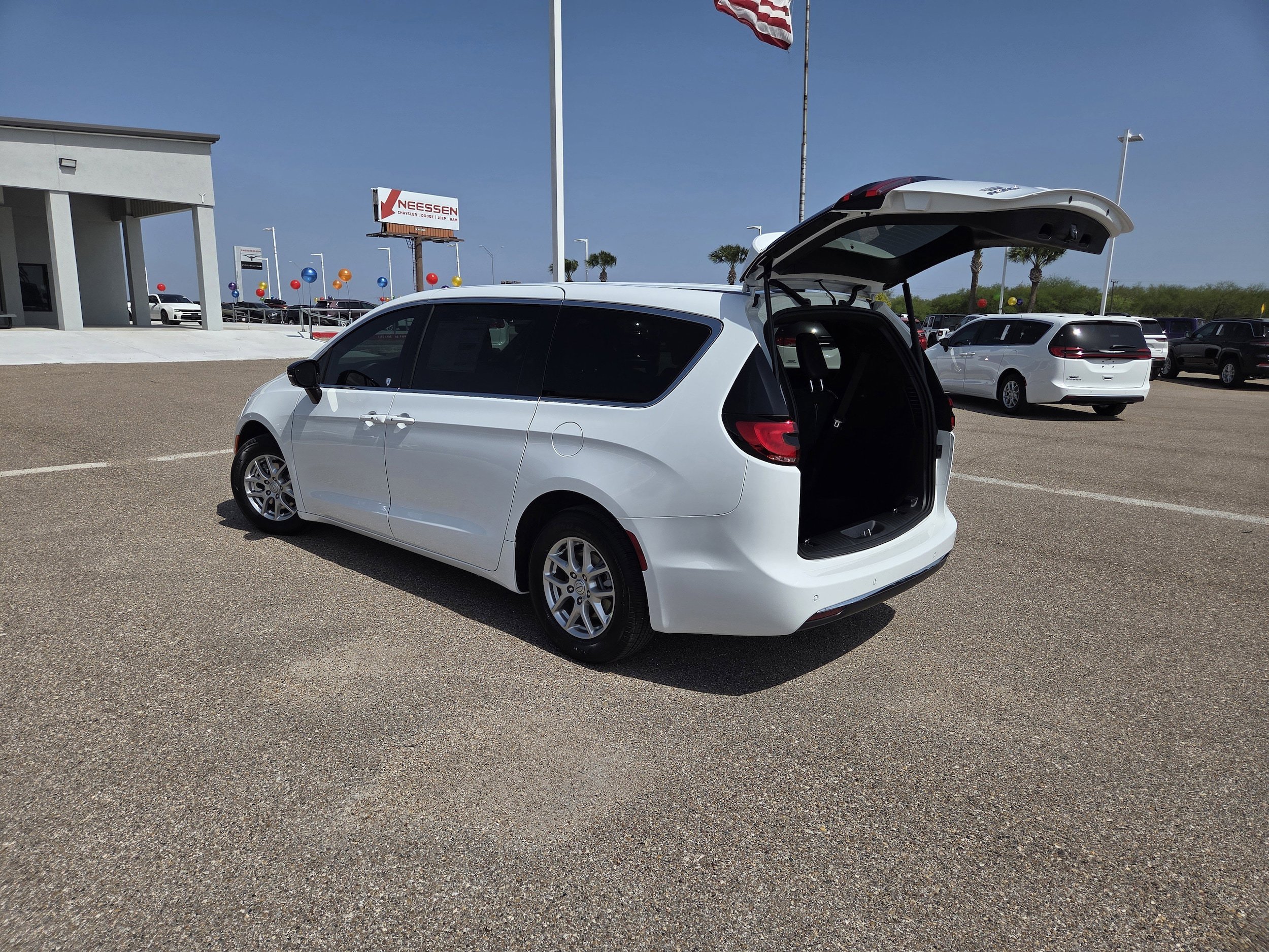 New 2026 Chrysler Pacifica Select image 22