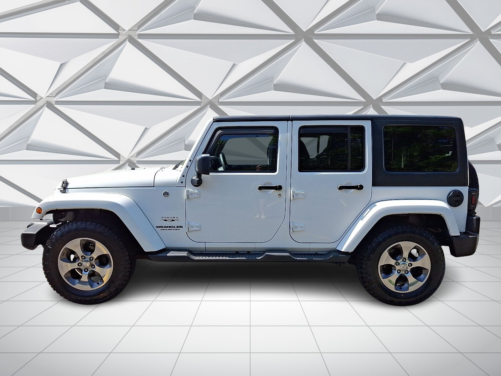 Used 2016 Jeep Wrangler Unlimited Sahara w/ Connectivity Group AWD/4WD image 6