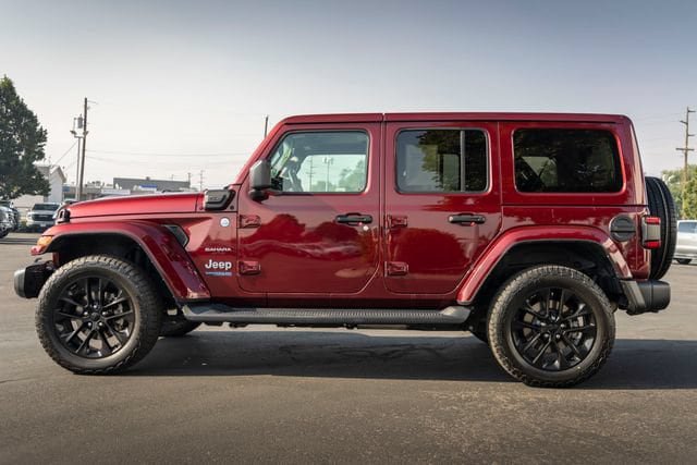 Used 2021 Jeep Wrangler Unlimited Sahara w/ Cold Weather Group AWD/4WD image 3
