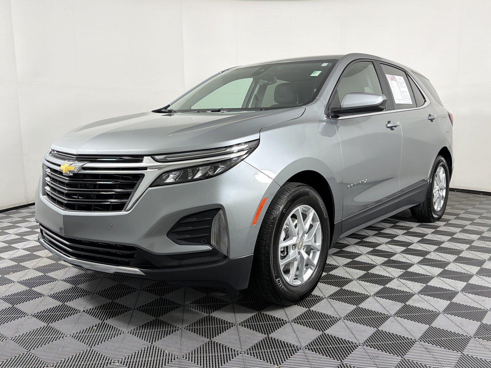 Used 2024 Chevrolet Equinox LT FWD image 3