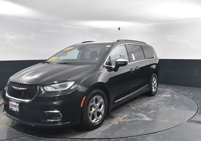 Used 2023 Chrysler Pacifica Limited image 4