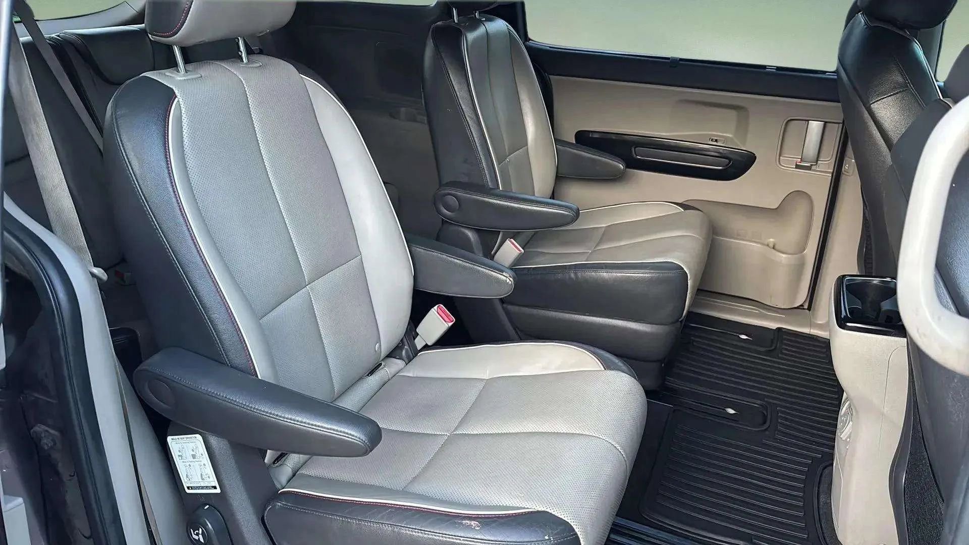 Used 2015 Kia Sedona SX image 22