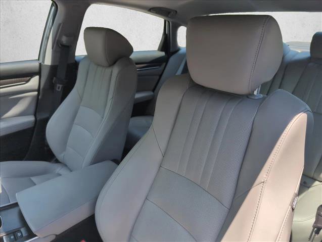 Used 2018 Honda Accord Touring image 10