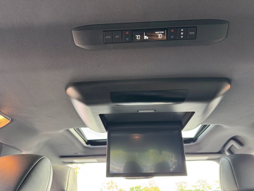 Used 2022 Toyota Sienna XSE image 15