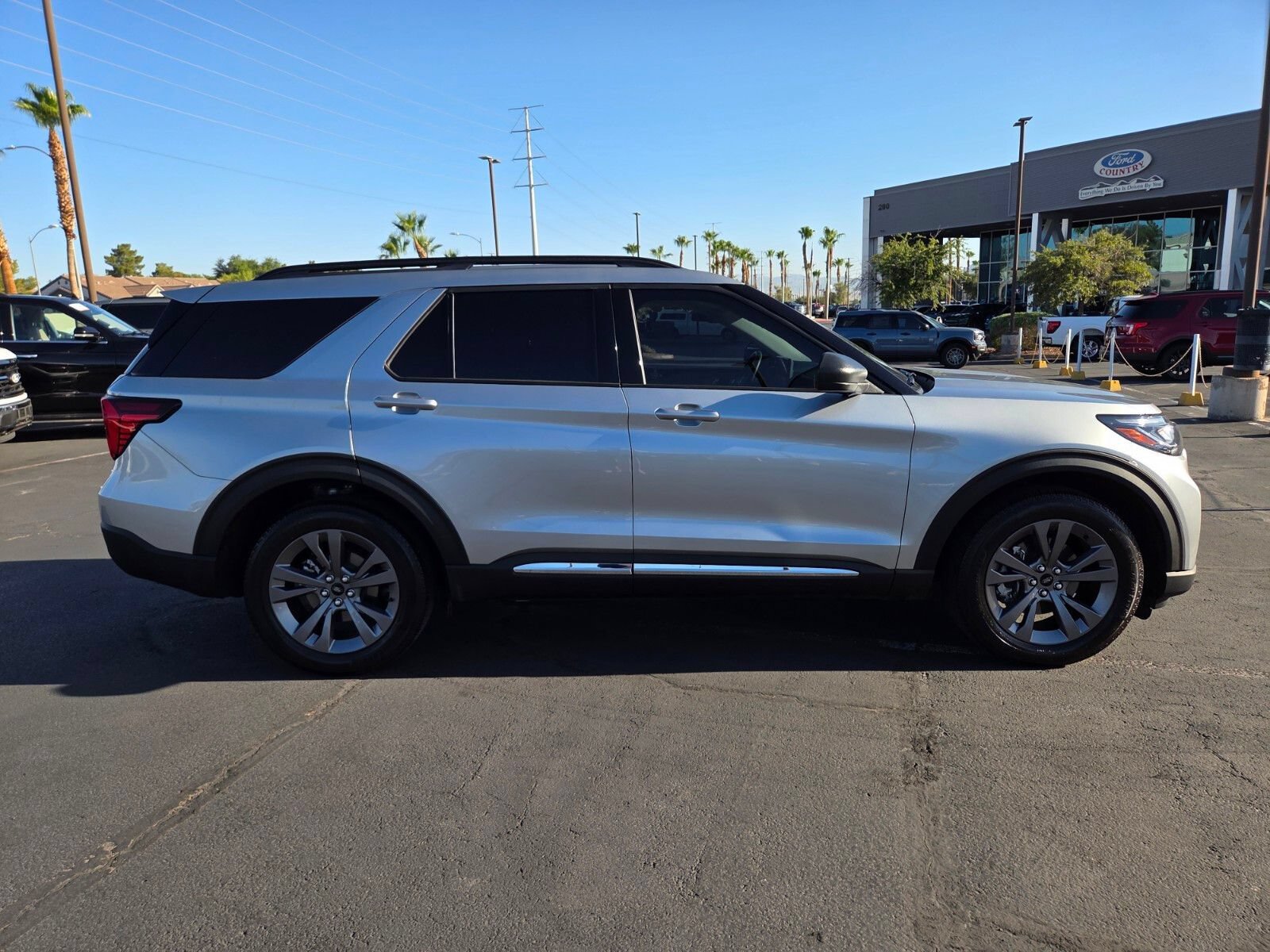 Certified 2025 Ford Explorer Active w/ Active Comfort Package AWD/4WD image 7