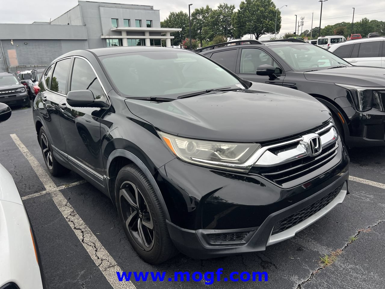 Used 2017 Honda CR-V LX image 2