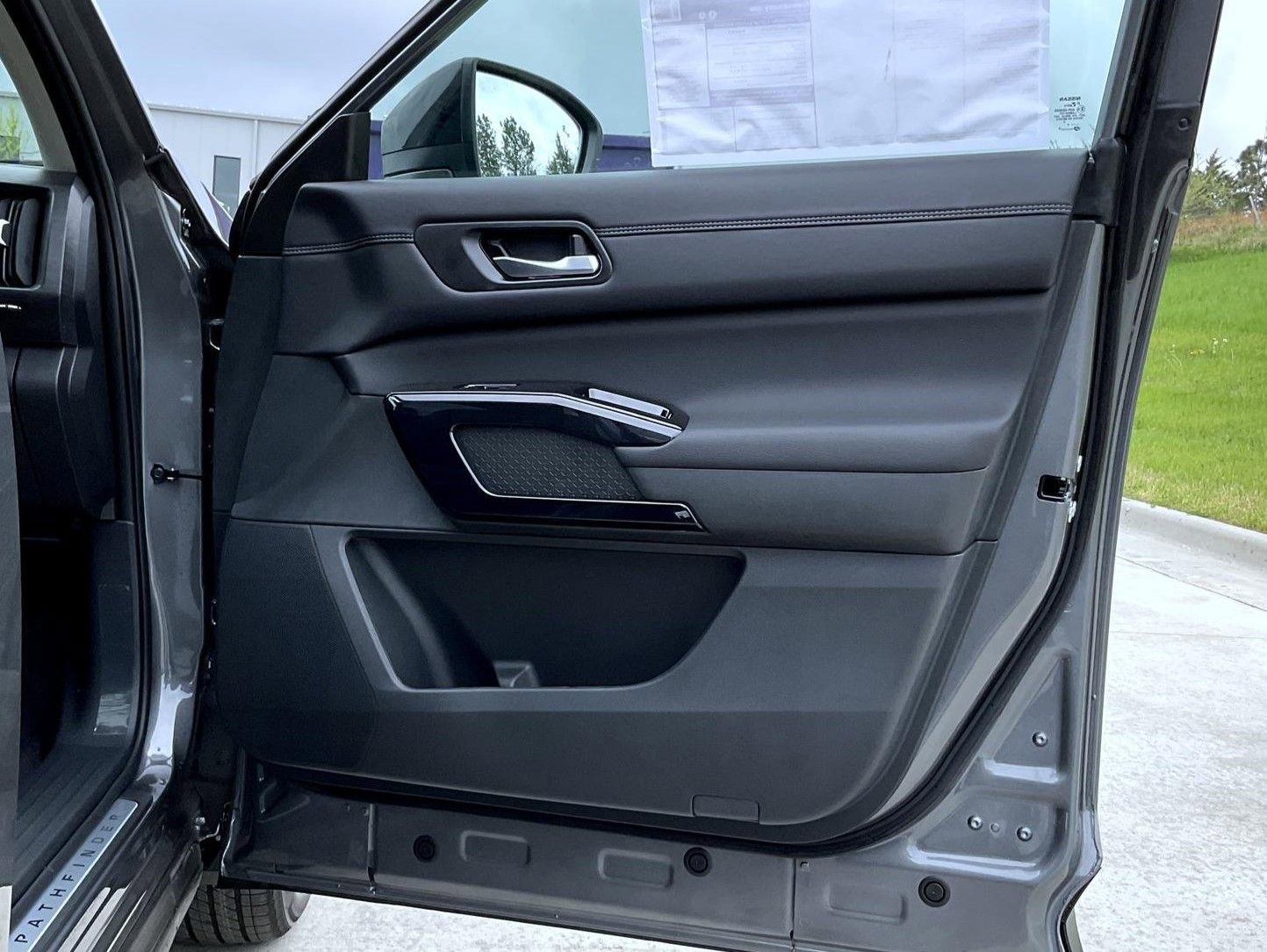 New 2026 Nissan Pathfinder Platinum AWD/4WD image 17