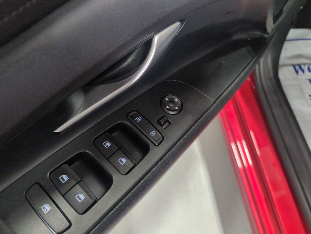 Used 2023 Hyundai Elantra SE w/ Cargo Package image 12