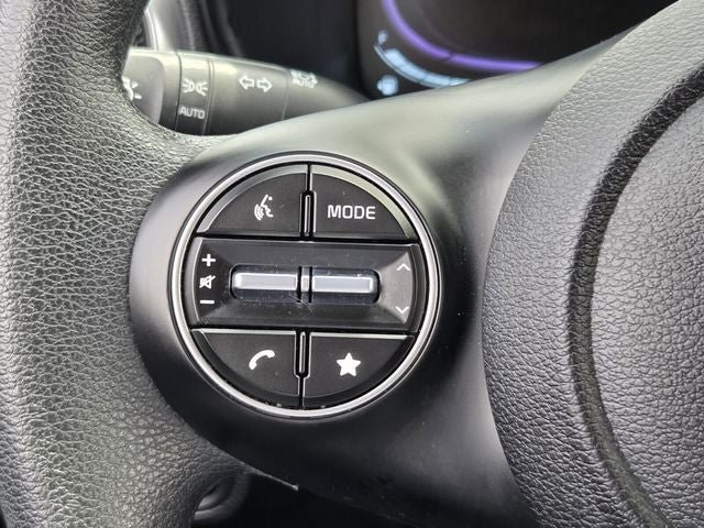 Used 2025 Kia Soul LX w/ LX Technology Package FWD image 28