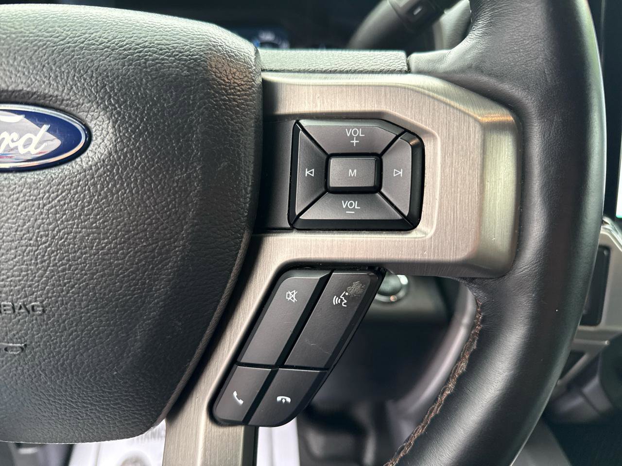 Used 2022 Ford F350 Platinum w/ FX4 Off-Road Package image 17