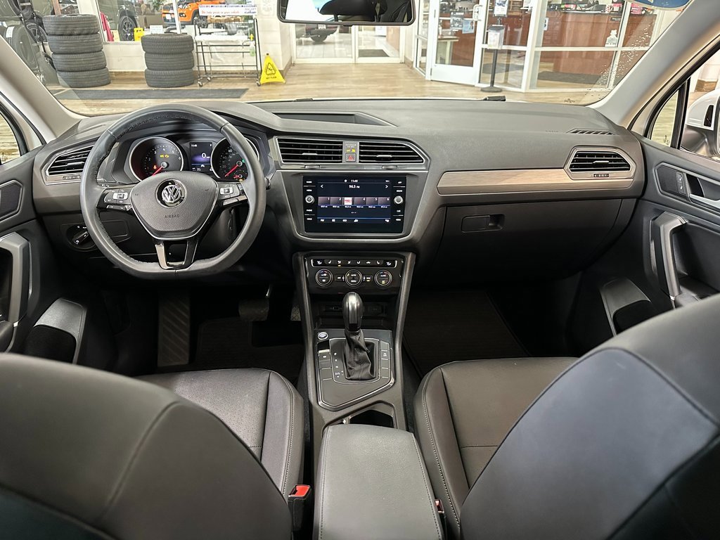 Used 2020 Volkswagen Tiguan SE w/ Panoramic Sunroof Package image 13