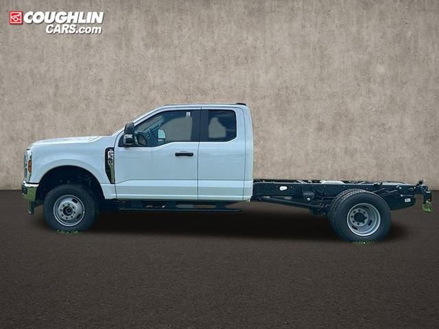 New 2025 Ford F350 XL w/ XL Chrome Package image 10