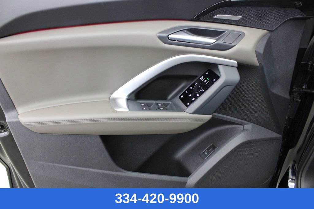 New 2025 Audi Q5 Prestige image 16