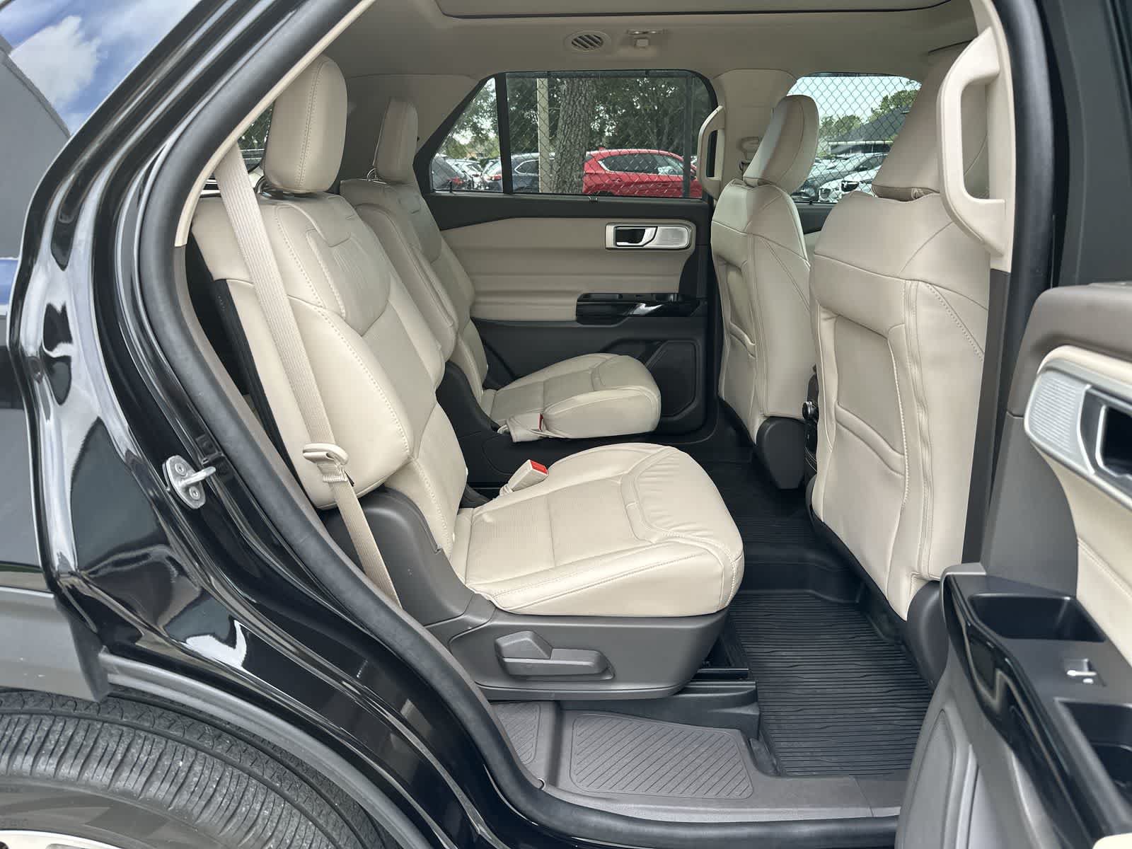 Used 2023 Ford Explorer Platinum w/ Technology Package AWD/4WD image 18