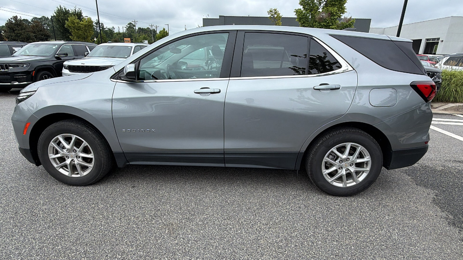 Used 2024 Chevrolet Equinox LT AWD/4WD image 11