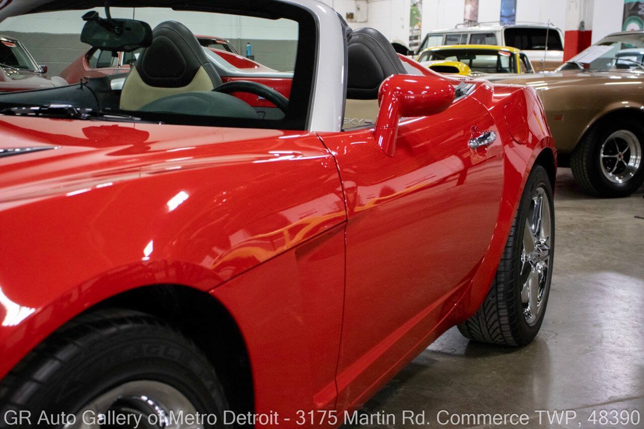 Used 2009 Saturn Sky Red Line RWD image 22