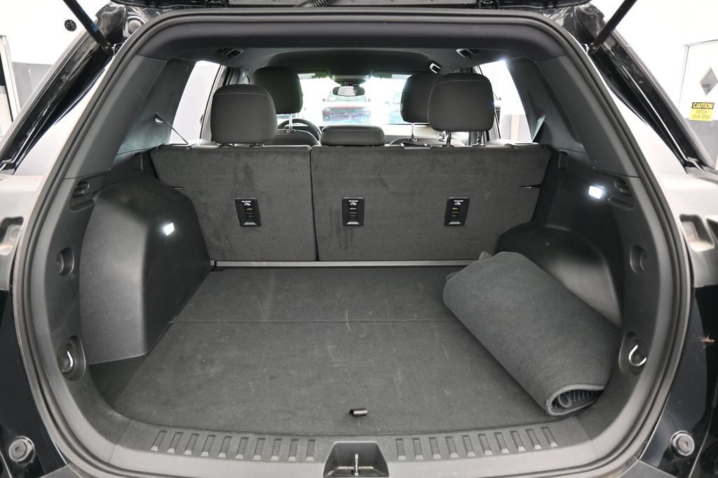 Used 2026 Chevrolet Equinox LT FWD image 32