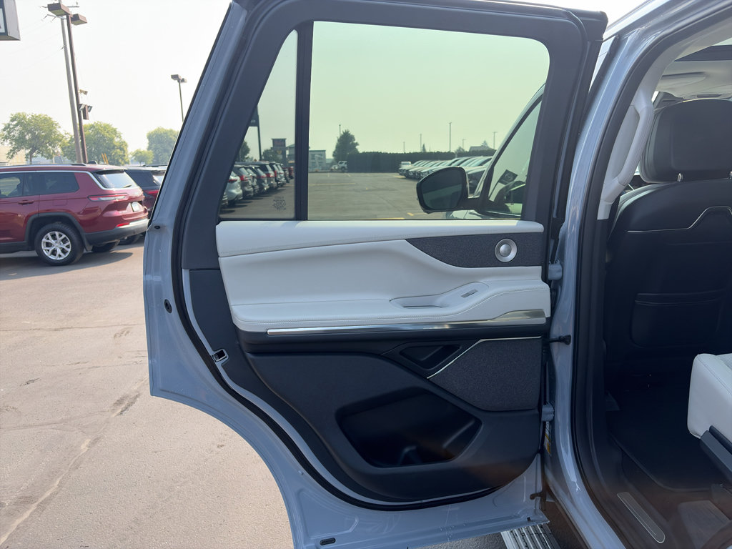 New 2026 Lincoln Navigator Reserve AWD/4WD image 12