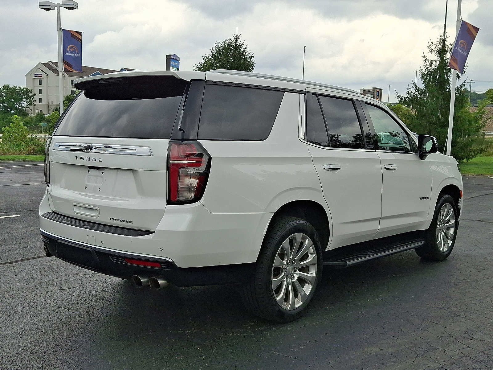 Used 2021 Chevrolet Tahoe Premier w/ Premium Package AWD/4WD image 6