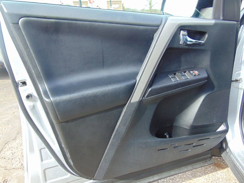 Used 2018 Toyota RAV4 XLE w/ Plus Extra Value Package image 23