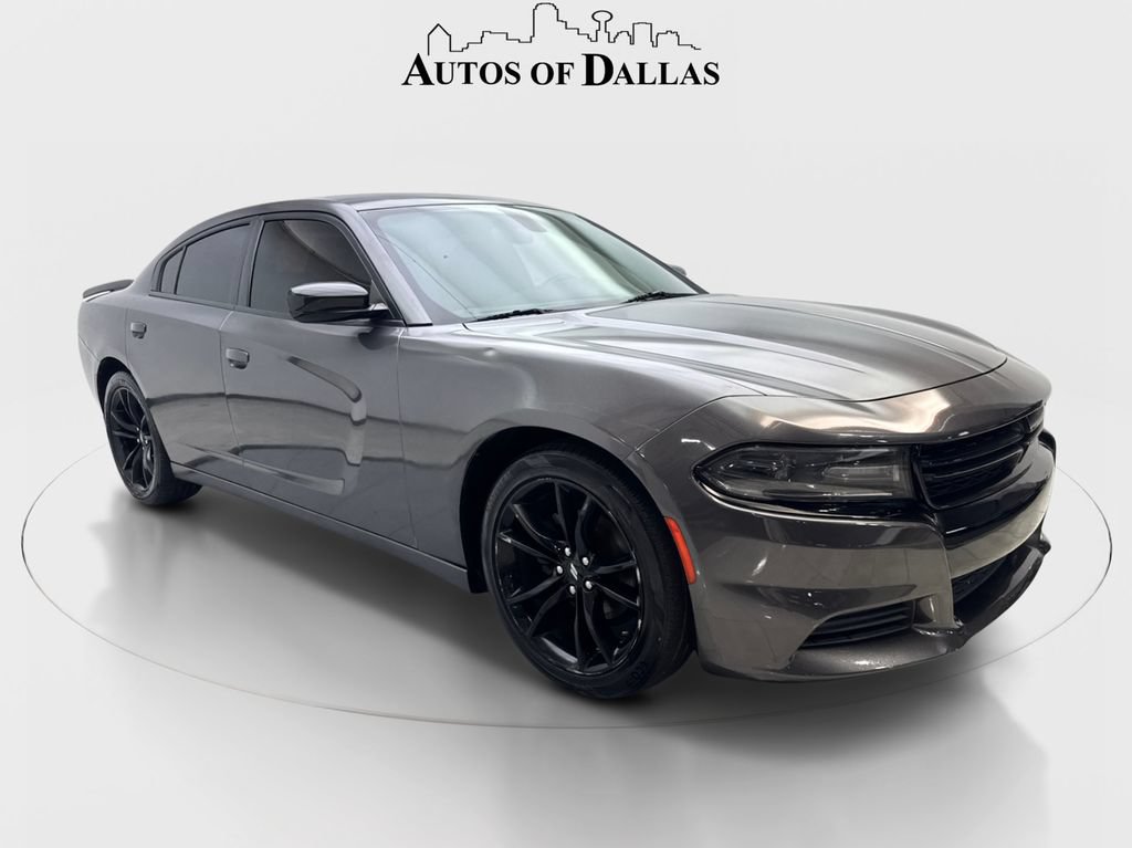 Used 2018 Dodge Charger SXT w/ Blacktop Package RWD image 4