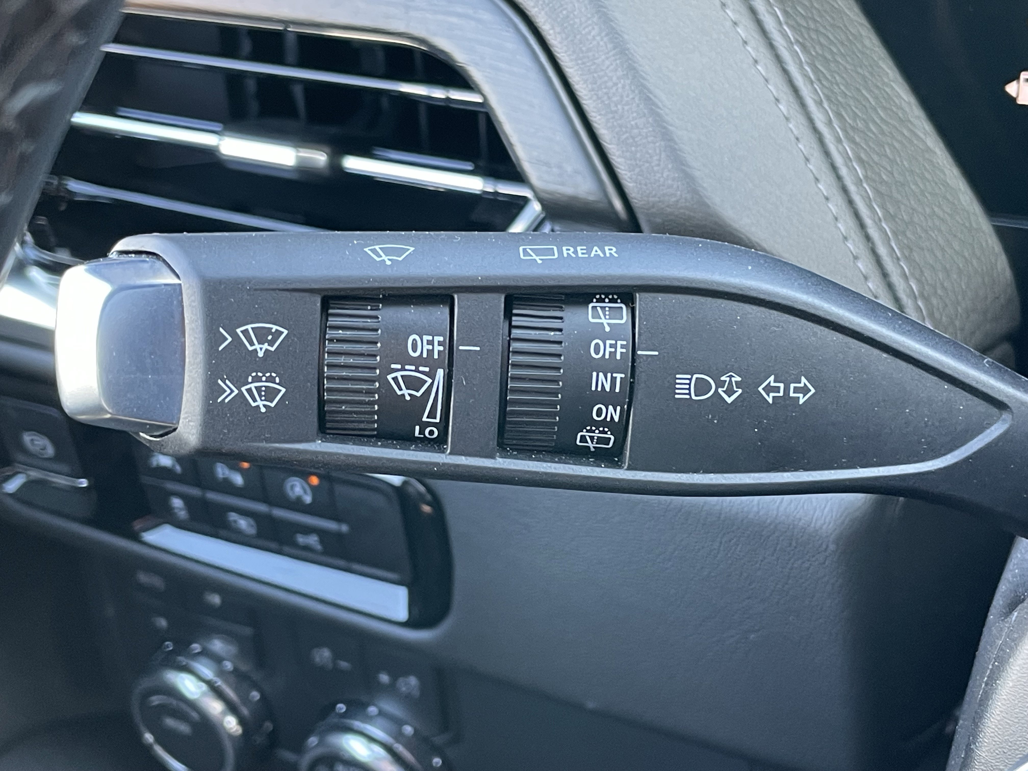 Used 2026 GMC Yukon Denali w/ Sun & Power Step Package image 14