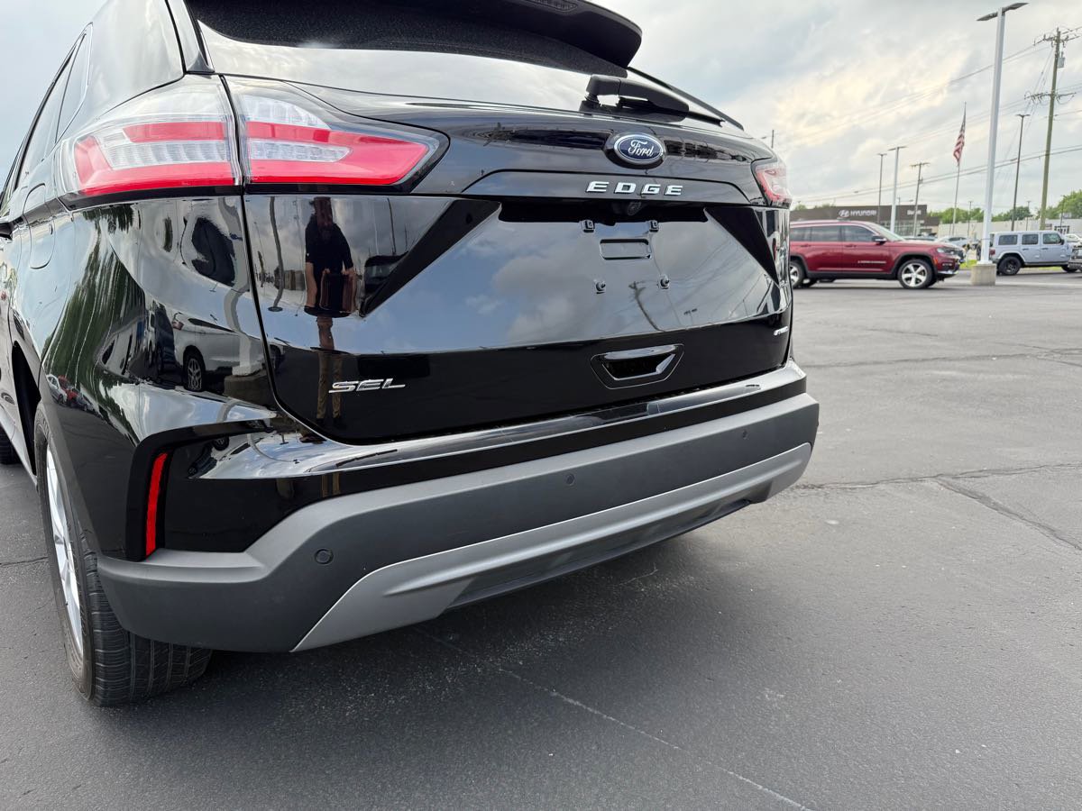 Used 2024 Ford Edge SEL image 9