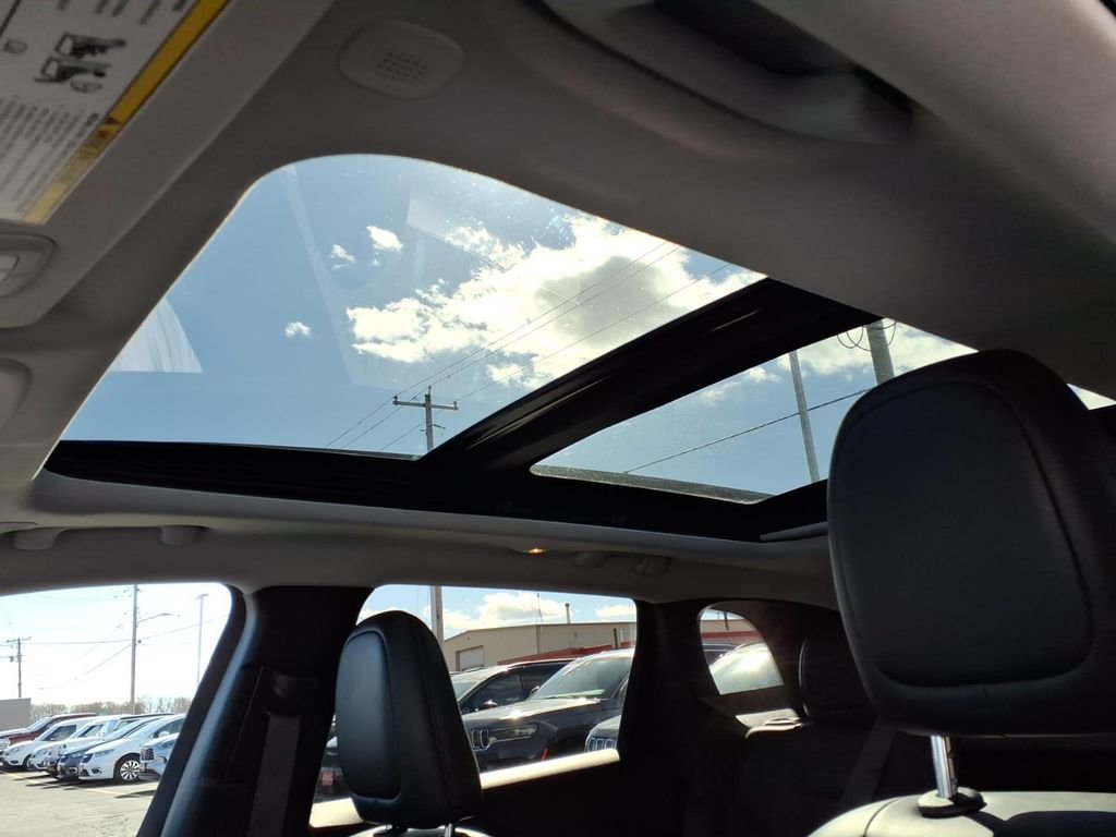 Used 2020 Jeep Cherokee Latitude Plus image 9