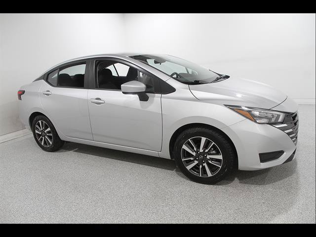 Used 2025 Nissan Versa SV FWD image 1