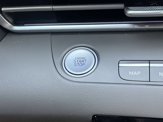 Certified 2025 Hyundai Elantra SEL FWD image 27
