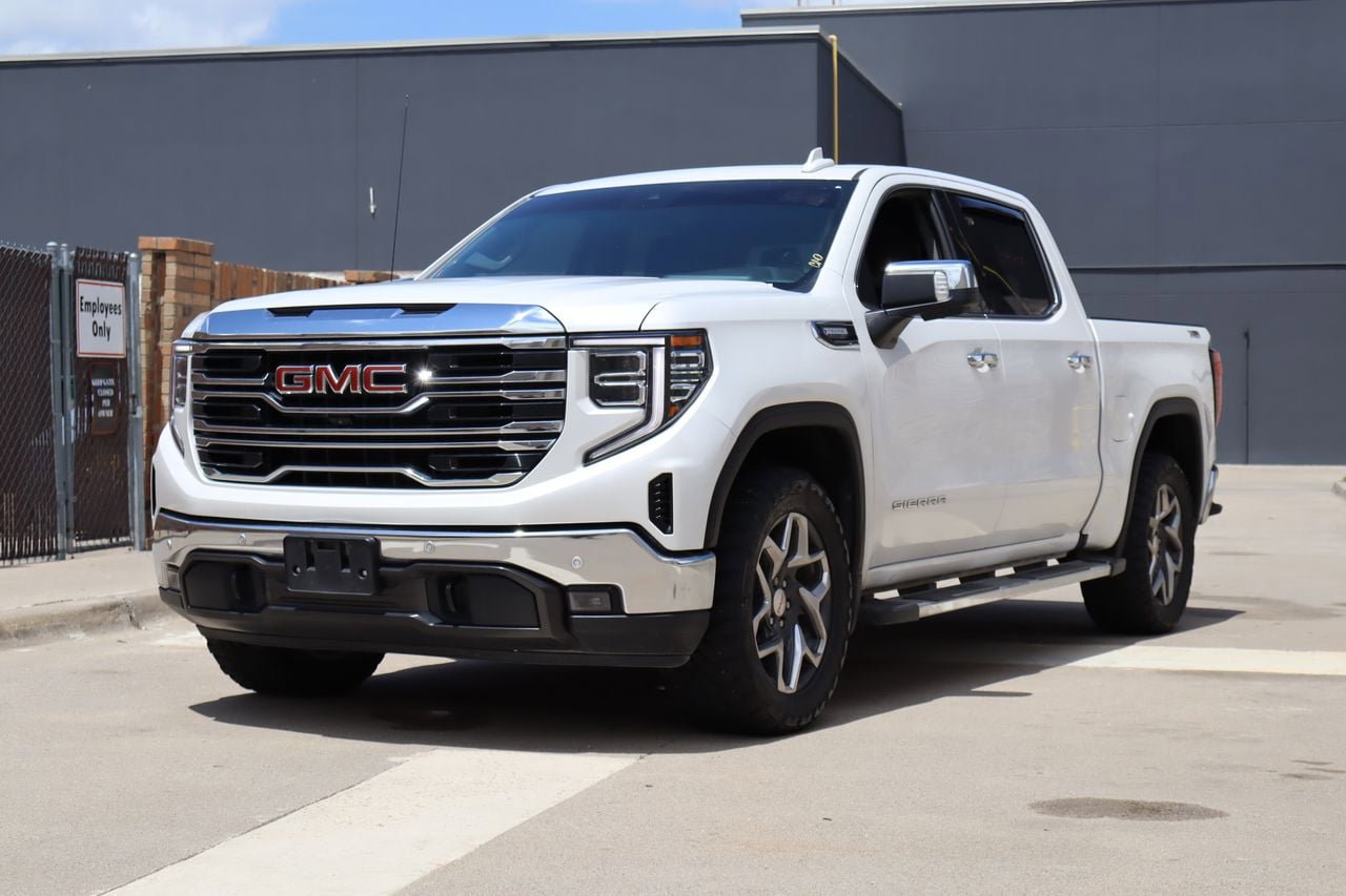 Used 2024 GMC Sierra 1500 SLT AWD/4WD image 2