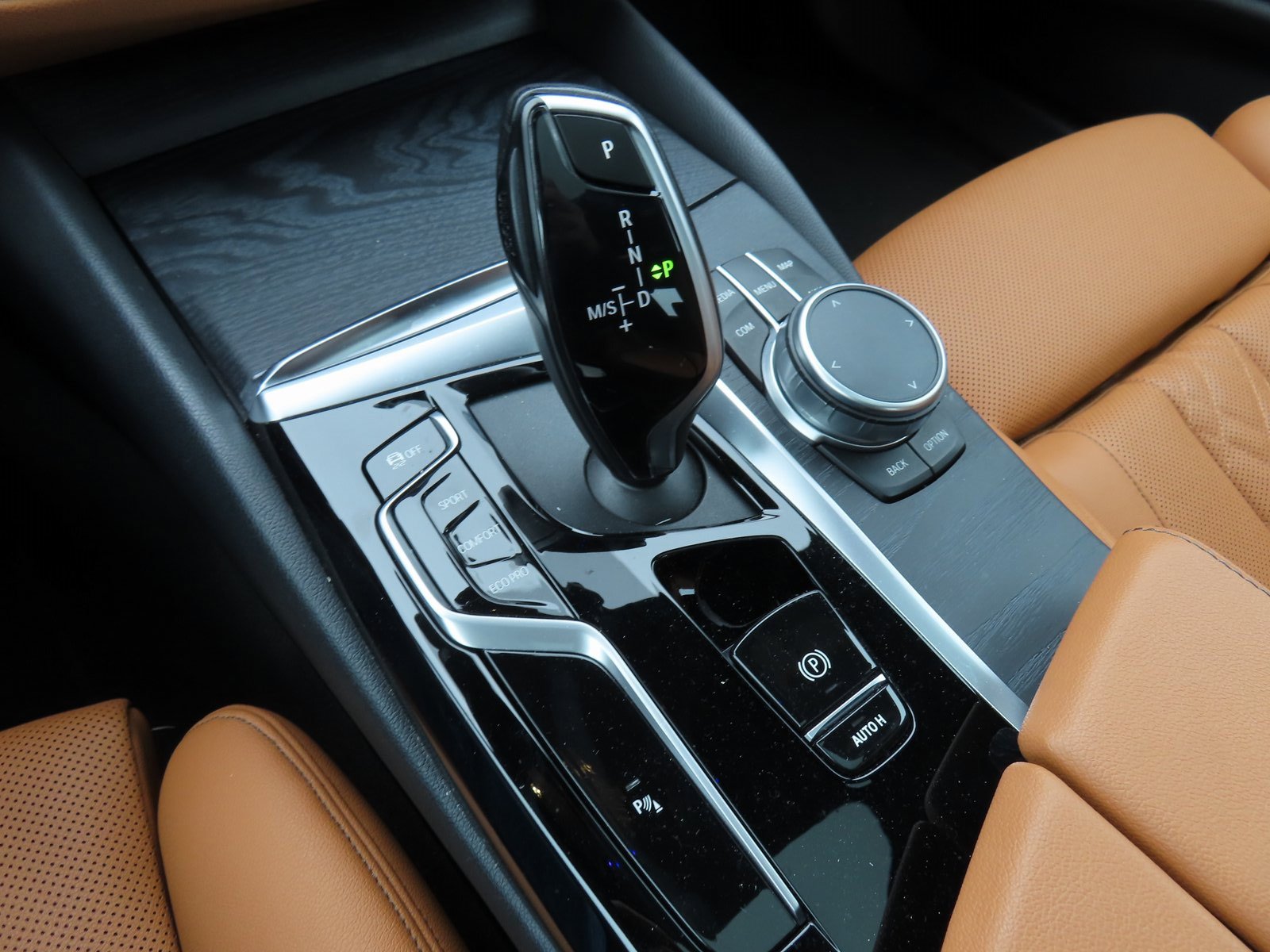 Used 2021 BMW 530i xDrive w/ Premium Package image 29