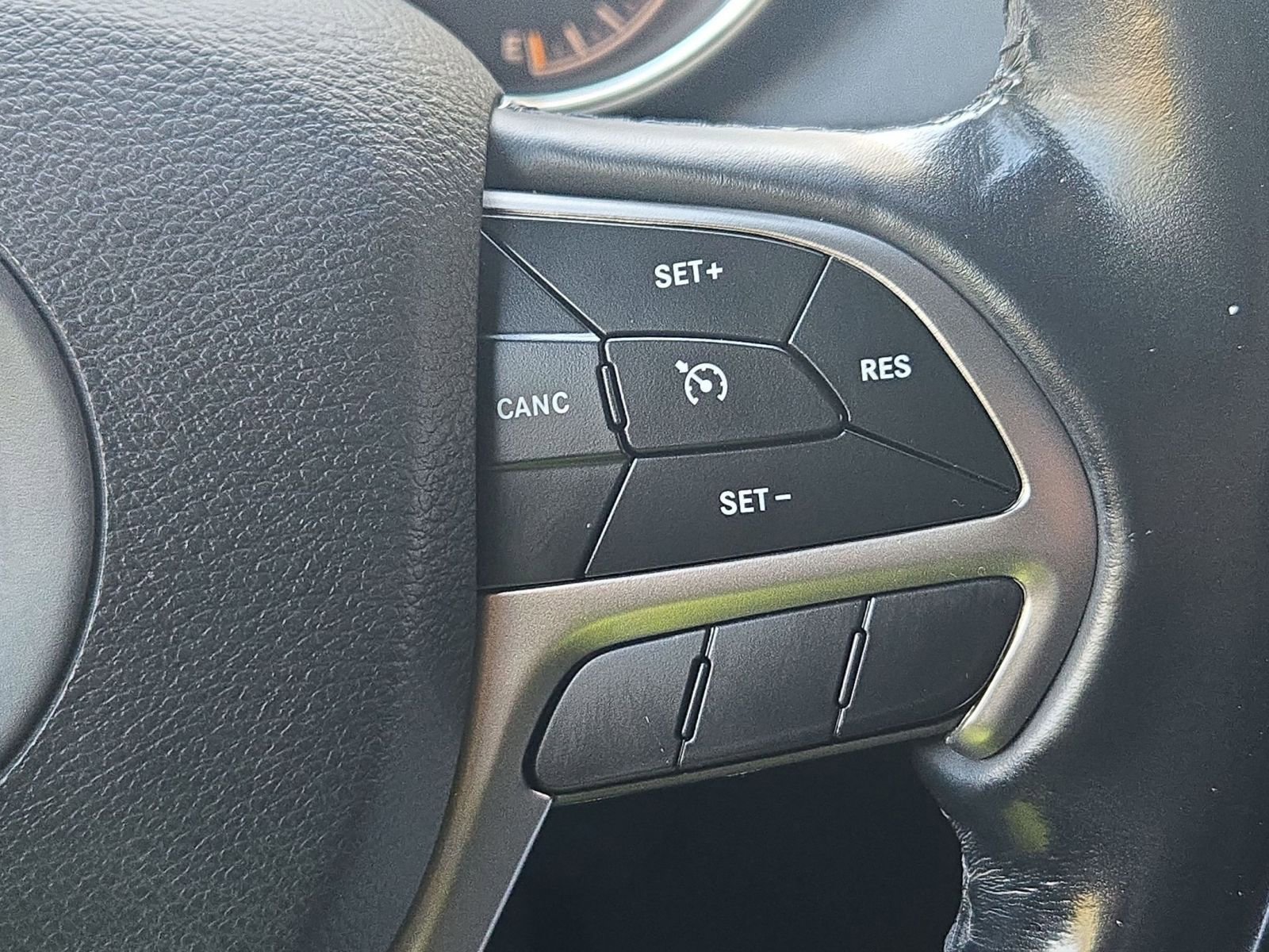 Used 2019 Jeep Grand Cherokee Altitude image 14