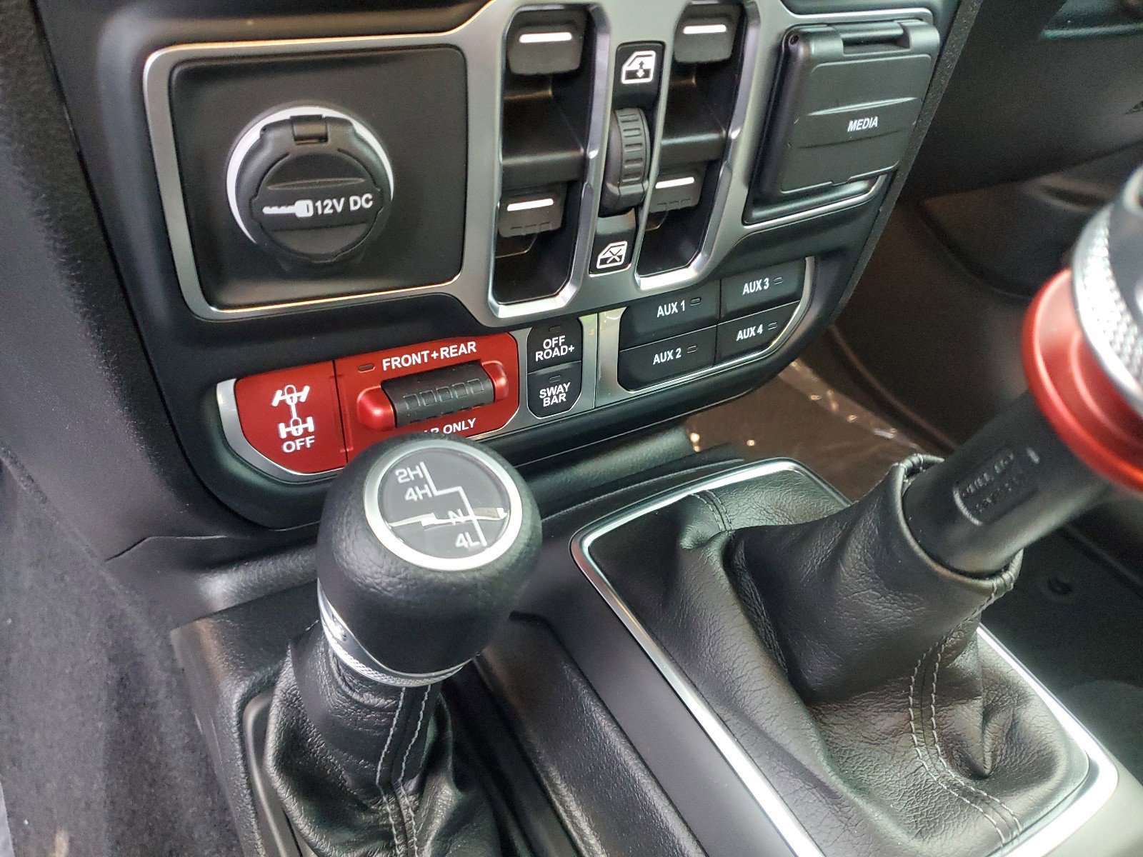 New 2025 Jeep Wrangler Unlimited Rubicon w/ Safety Group image 22