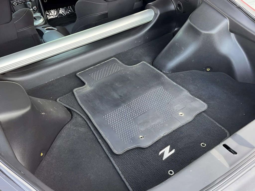Used 2018 Nissan 370Z Coupe RWD image 14