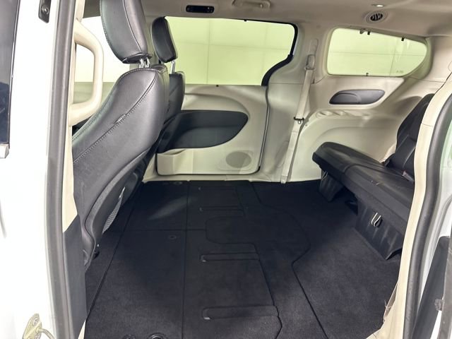 Used 2022 Chrysler Pacifica Touring-L image 25