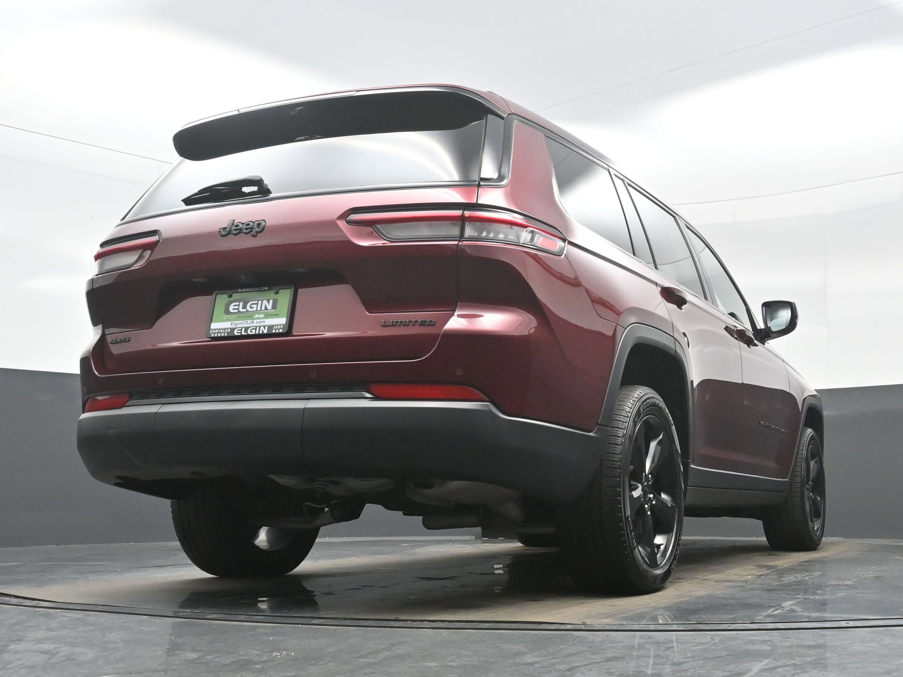 Used 2025 Jeep Grand Cherokee L Limited w/ Luxury Tech Group II image 31