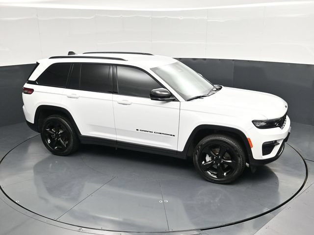 Used 2025 Jeep Grand Cherokee Limited w/ Black Appearance Package AWD/4WD image 54