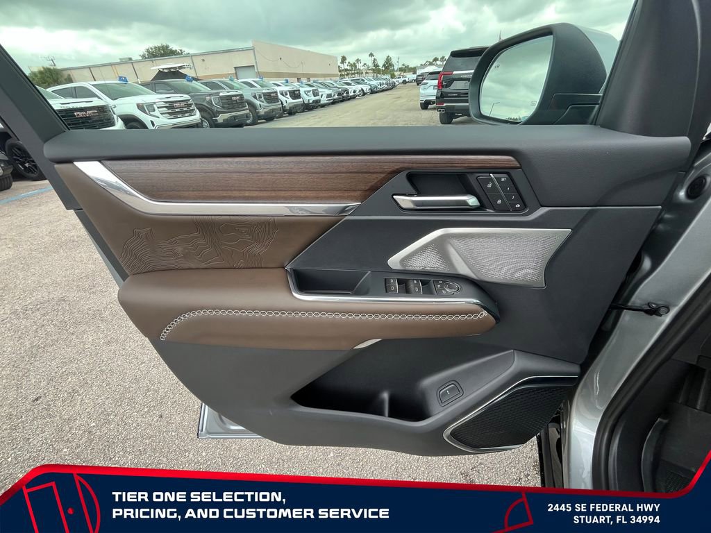 New 2026 GMC Acadia Denali Ultimate w/ LPO, Floor Liner Package AWD/4WD image 24
