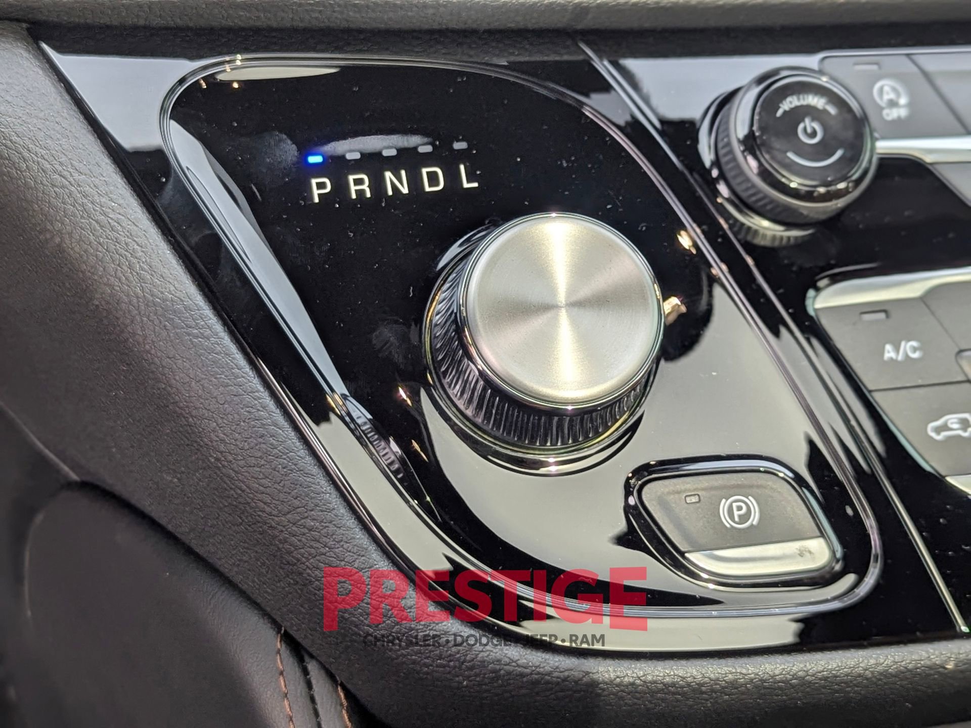 New 2026 Chrysler Pacifica Pinnacle w/ Trailer Tow Group AWD/4WD image 19