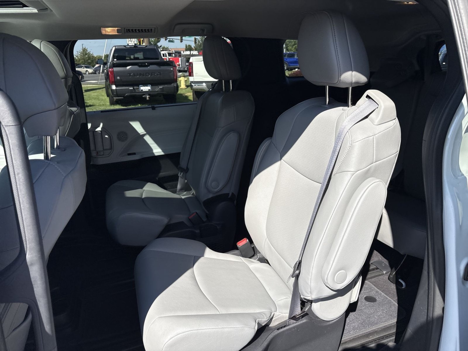 Used 2025 Toyota Sienna XLE AWD/4WD image 24