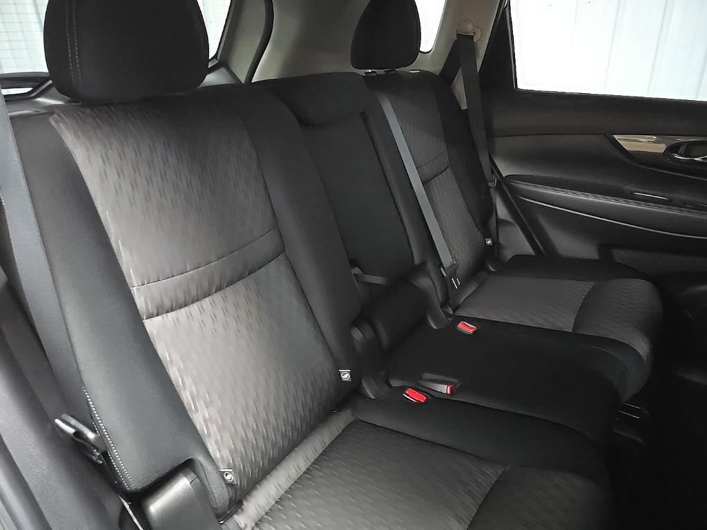 Used 2020 Nissan Rogue SV image 16