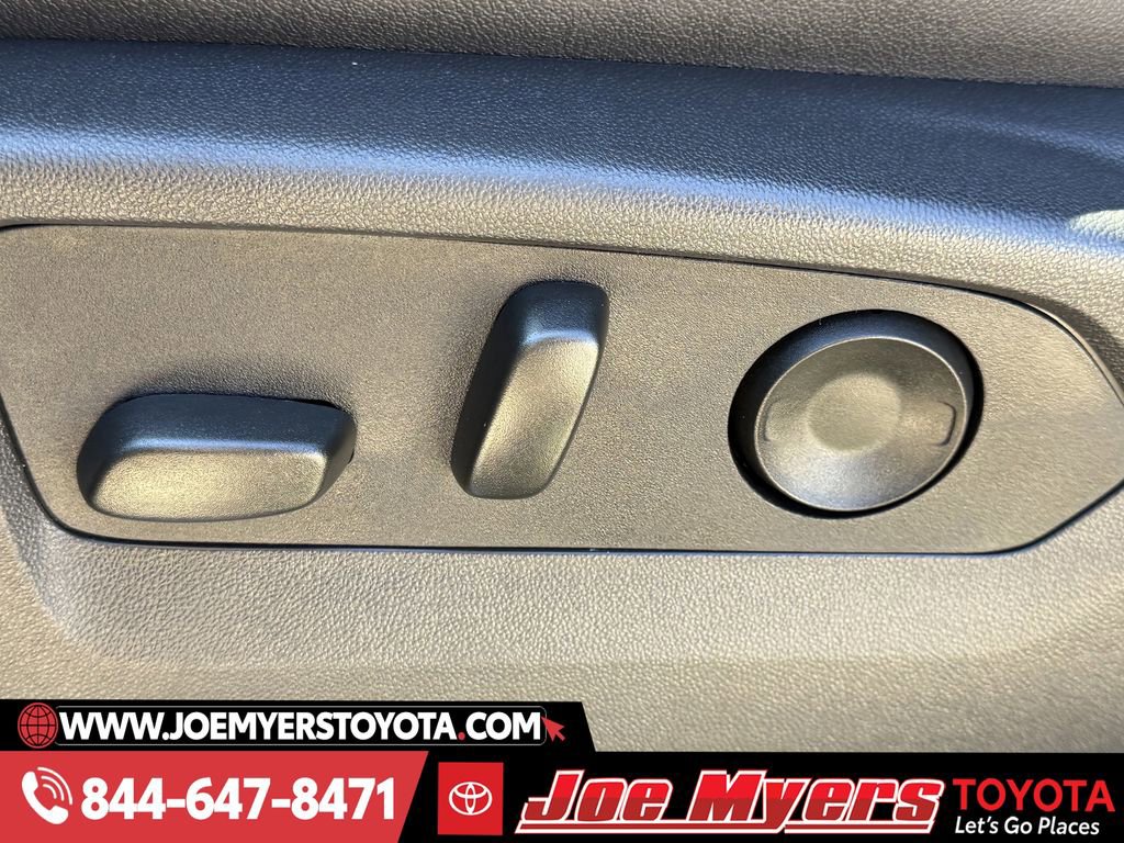 Used 2025 Chevrolet Tahoe LT image 28