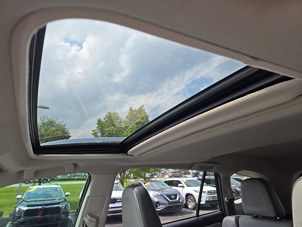 Used 2015 Toyota RAV4 Limited AWD/4WD image 26