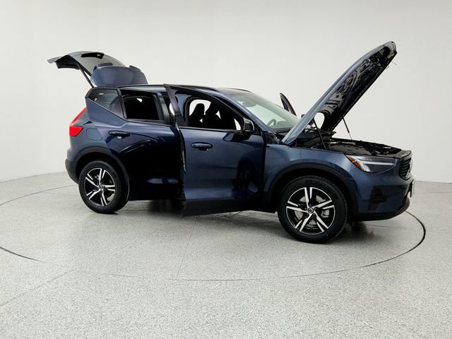New 2026 Volvo XC40 B5 Core w/ Climate Package image 10
