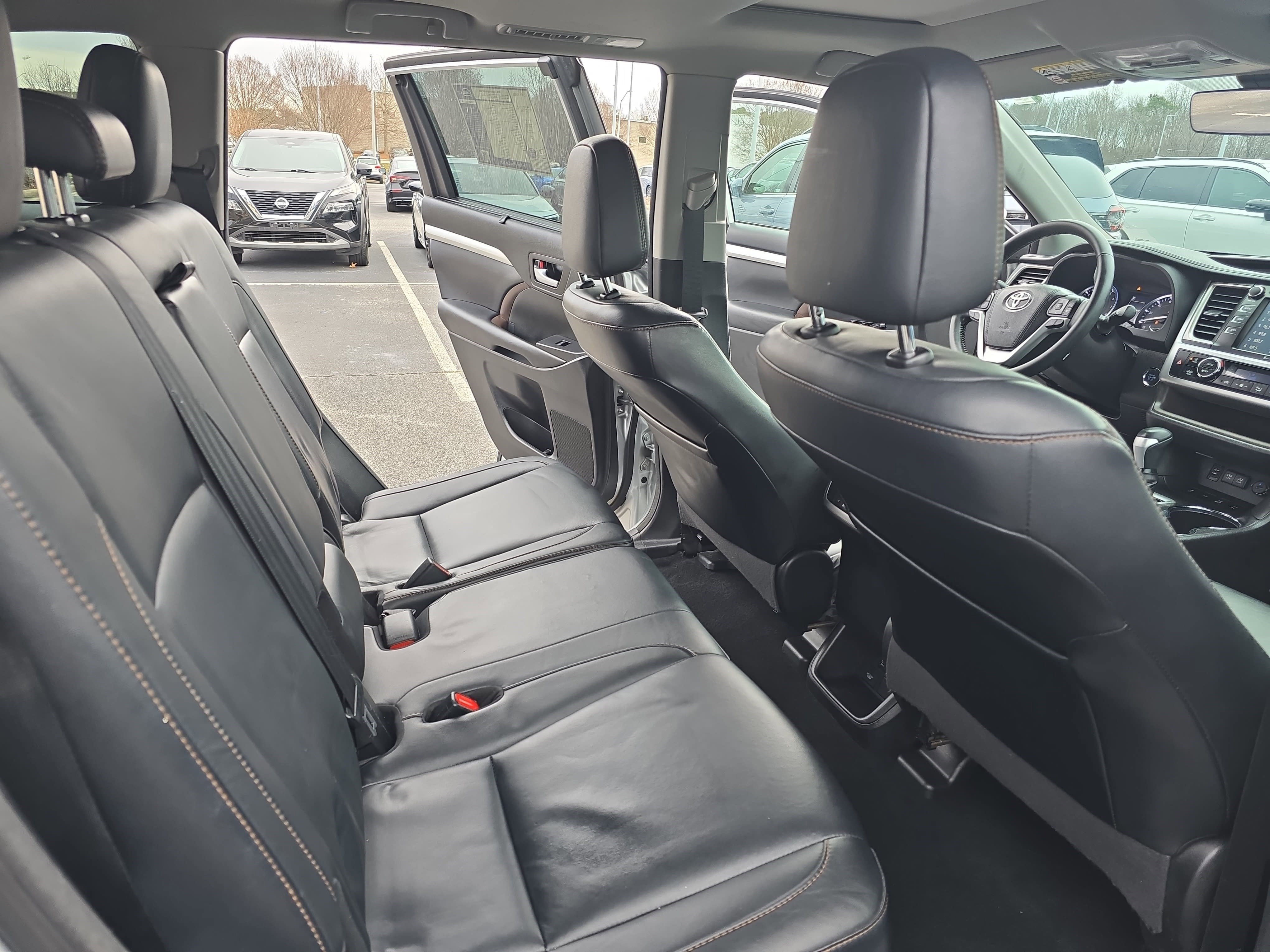 Used 2018 Toyota Highlander XLE image 11