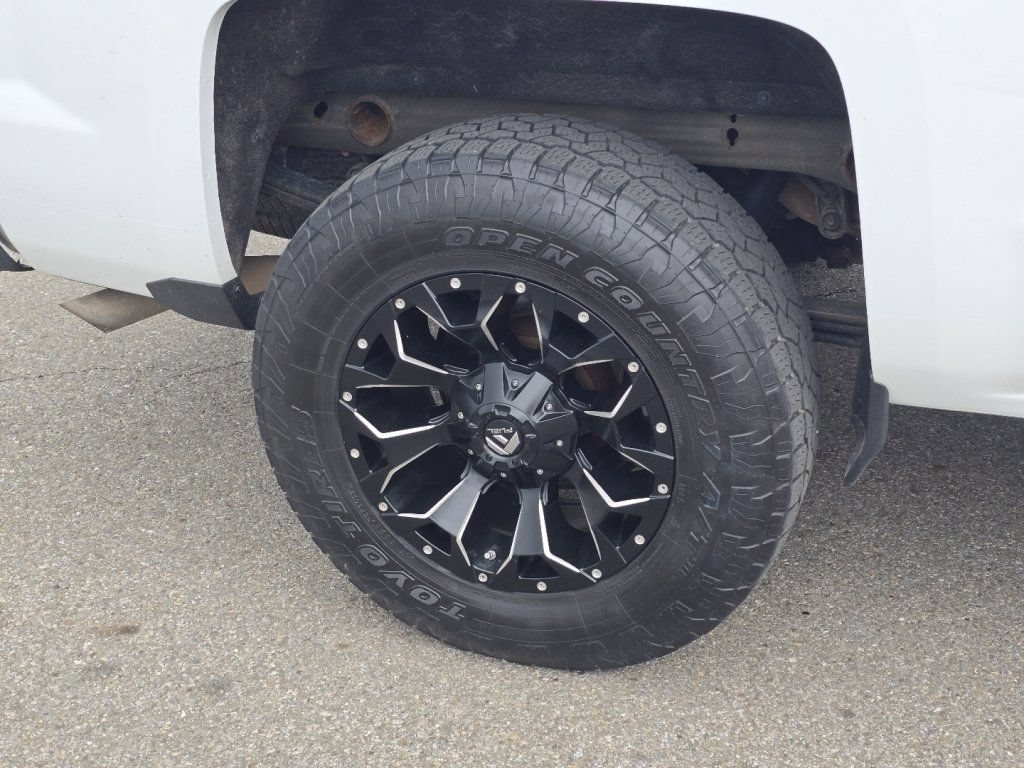 Used 2018 Chevrolet Silverado 1500 LT w/ All Star Edition AWD/4WD image 9